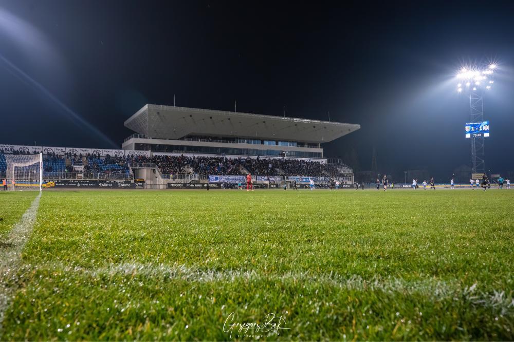 Na zdjęciu stadion Karpat Krosno (fot. Grzegorz Bąk / facebook.com/KSKarpatyKrosno)
