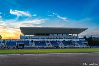 Na zdjęciu stadion MOSiR Krosno. To tutaj swoje mecze rozgrywają piłkarze Karpat (fot. Oskar Józefczyk)