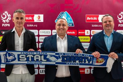 Na zdjęciu od lewej Sebastian Krzepota, Waldemar Wojnar oraz Rafał Kalisz (fot. stalrzeszow.pl)