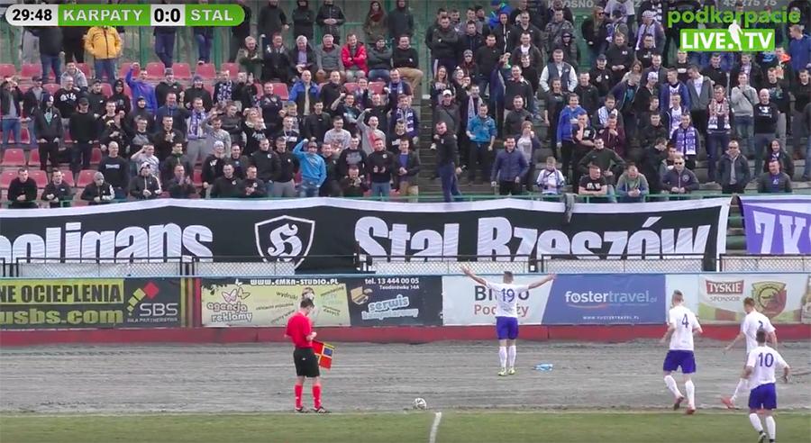 Dawid Kuliga cieszy się z bramki, którą strzelił Stali Rzeszów.