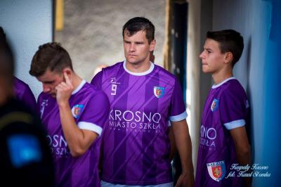 Karpaty Krosno przegrały piąty mecz z rzędu. Tym razem z Wisłoką Dębica. (fot. Karol Słomka/Karpaty Krosno)