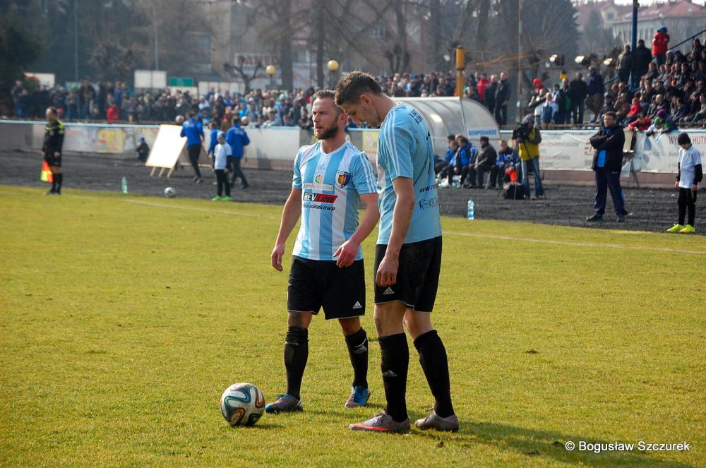 Karpaty Krosno tym razem zostały bez punktów. Na zdjęciu Kamil Walaszczyk (z lewej) i Bartłomiej Buczek (fot. Bogusław Szczurek)