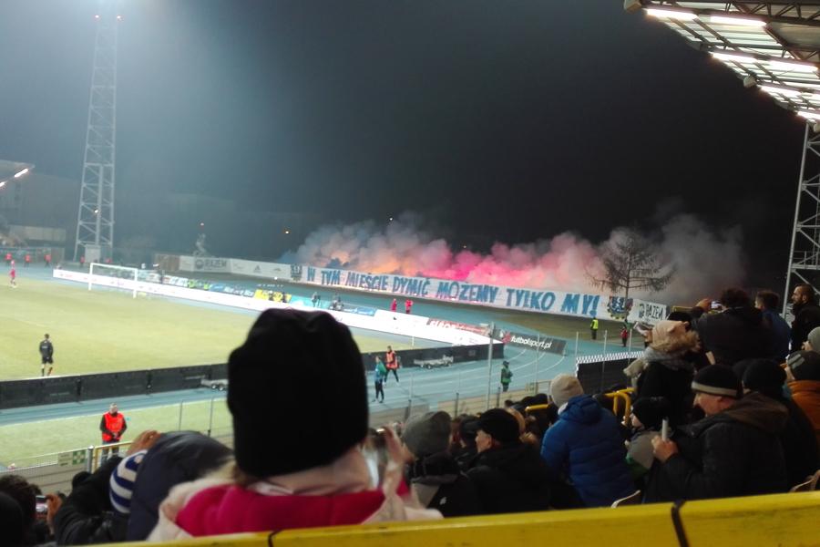 Kibice Stali zaprezentowali bardzo ciekawą oprawę (fot. Konrad War)