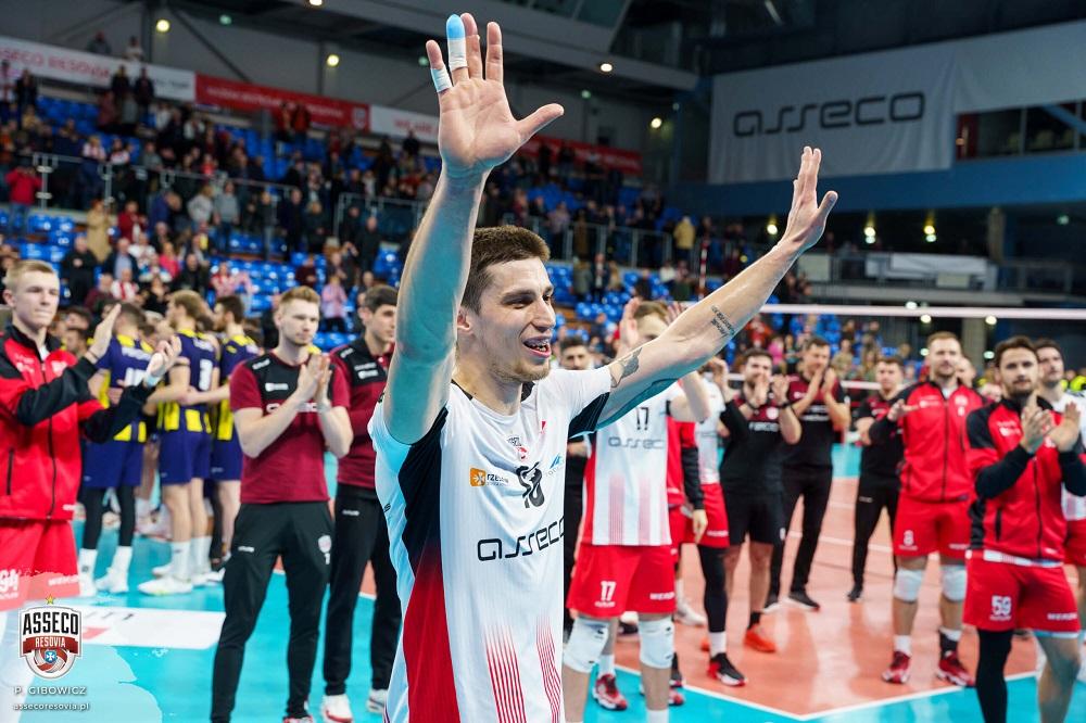 Słoweniec był jednym z wyróżniających sie zawodników we wczorajszym spotkaniu. Fot. Piotr Gibowicz. 