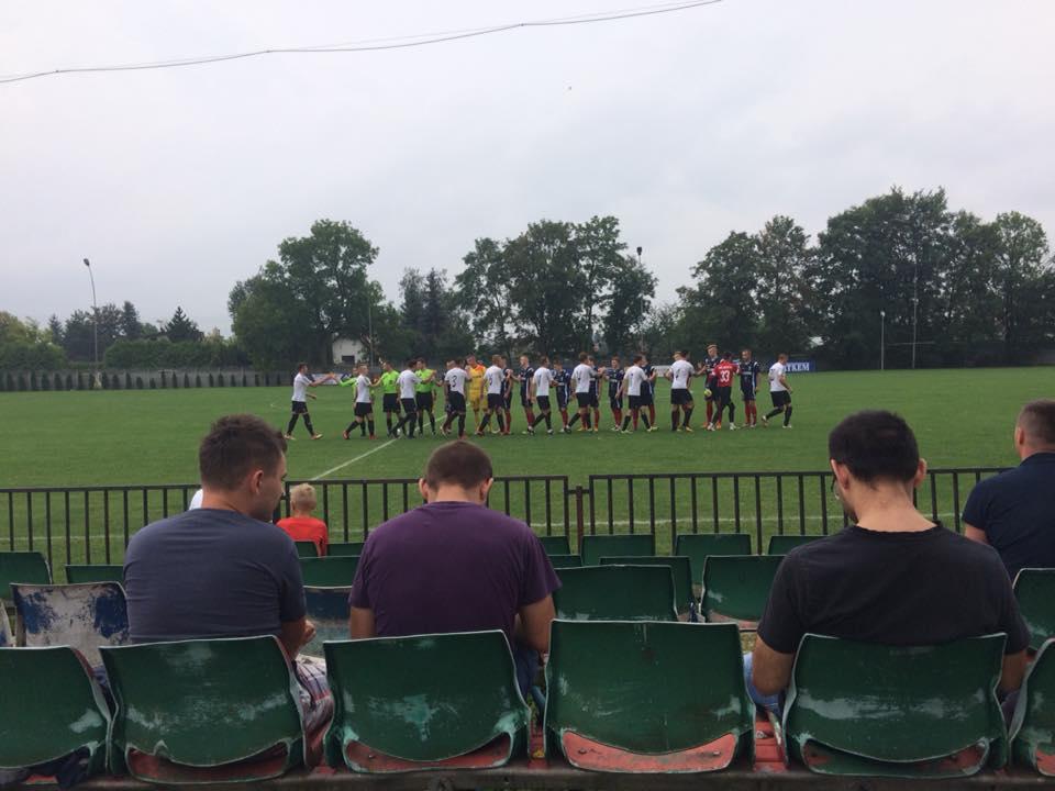 Korona Rzeszów drugi raz z rzędu traci aż trzy bramki, tym razem z Piastem Tuczempy. (fot. Korona Rzeszów)