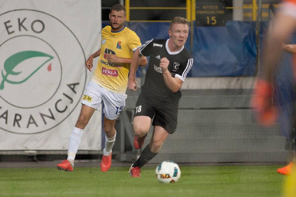 Filip Krępa (na zdjęciu w barwach Czarnych Połaniec) wiosnę spędzi w Dromaderze Chrząstów (fot. Czarni Połaniec)