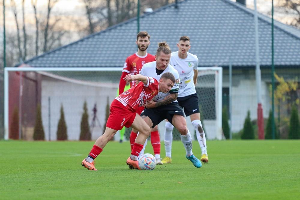 KS Wiązownica w czerwonych strojach (fot. Karolina Hołownia / archiwum)