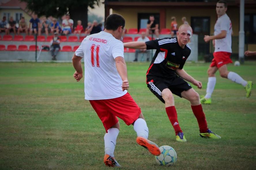 Karol Cieślik (w czarnej koszulce) od rundy wiosennej znów ma występować w Kolbuszowiance (fot. Natalia Styś)