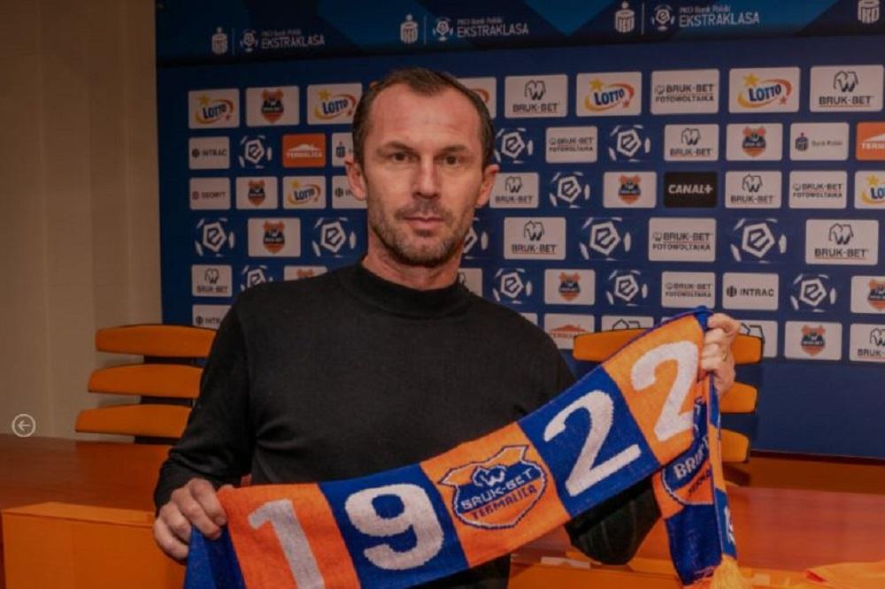 Radoslav Latal ma za zadanie utrzymać Bruk-Bet Termalicę w PKO Ekstraklasie. (fot. Bruk-Bet Termalica)