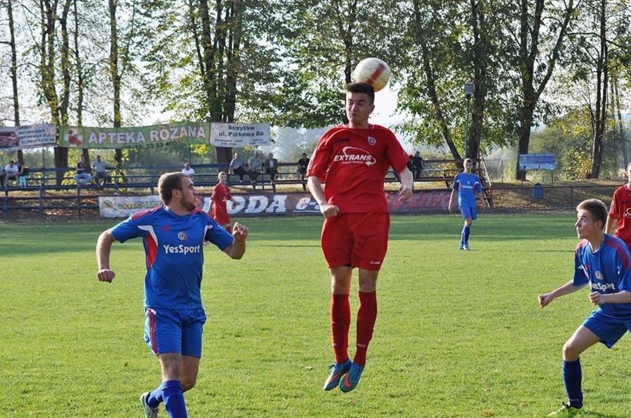 Lechia (czerwone stroje) 10 lipca zaliczy pierwszy mecz kontrolny (fot. Tomasz Ciombor)