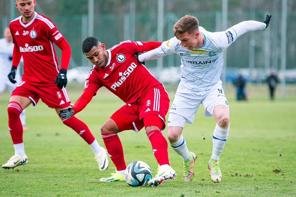 Stal Rzeszów musiała uznać wyższość Legii Warszawa w meczu towarzyskim rozgrywanym w Legia Training Center. Fot. https://twitter.com/StalRzeszow