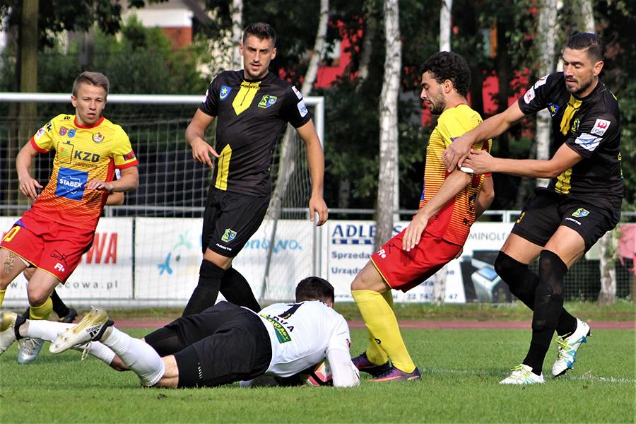 Siarka Tarnobrzeg w czarno-żółtych strojach (fot. NoToSport.pl)