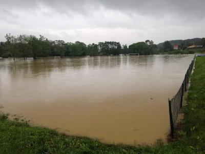 Skutki ulewy na Podkarpaciu. Zalane stadiony i odwołane mecze [ZDJĘCIA]