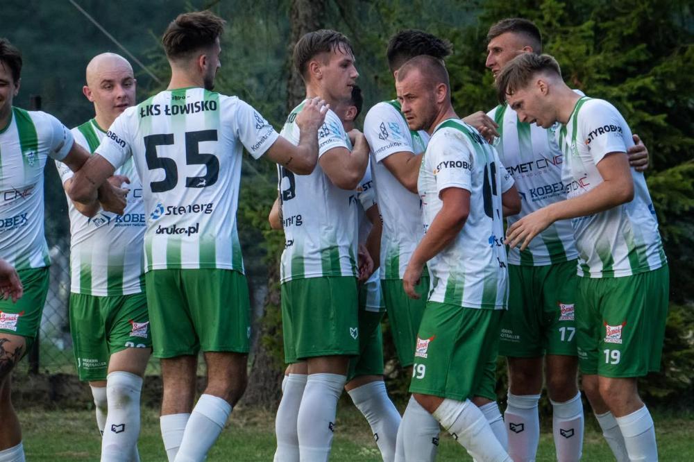 Na zdjęciu piłkarze ŁKS-u Łowisko (fot. facebook.com/lkslowisko)
