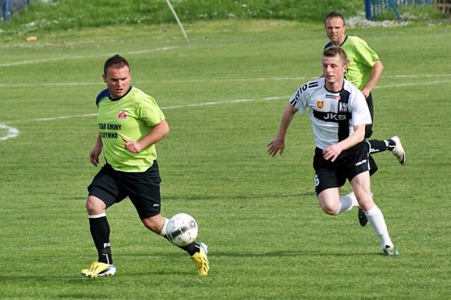 LKS Skołoszów (zielono-niebieskie stroje) już trenuje przed ligą (fot. Mieczysław Turczyn)