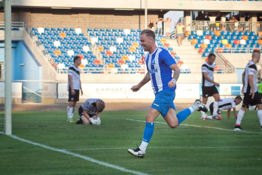 Izolator dokonał tyle wzmocnień, że teraz jest zobowiązany do regularnych zwycięstw. Łukasz Szczoczarz jeszcze niedawno strzelał gole dla Stali Rzeszów. Teraz robi to dla Izolatora.
