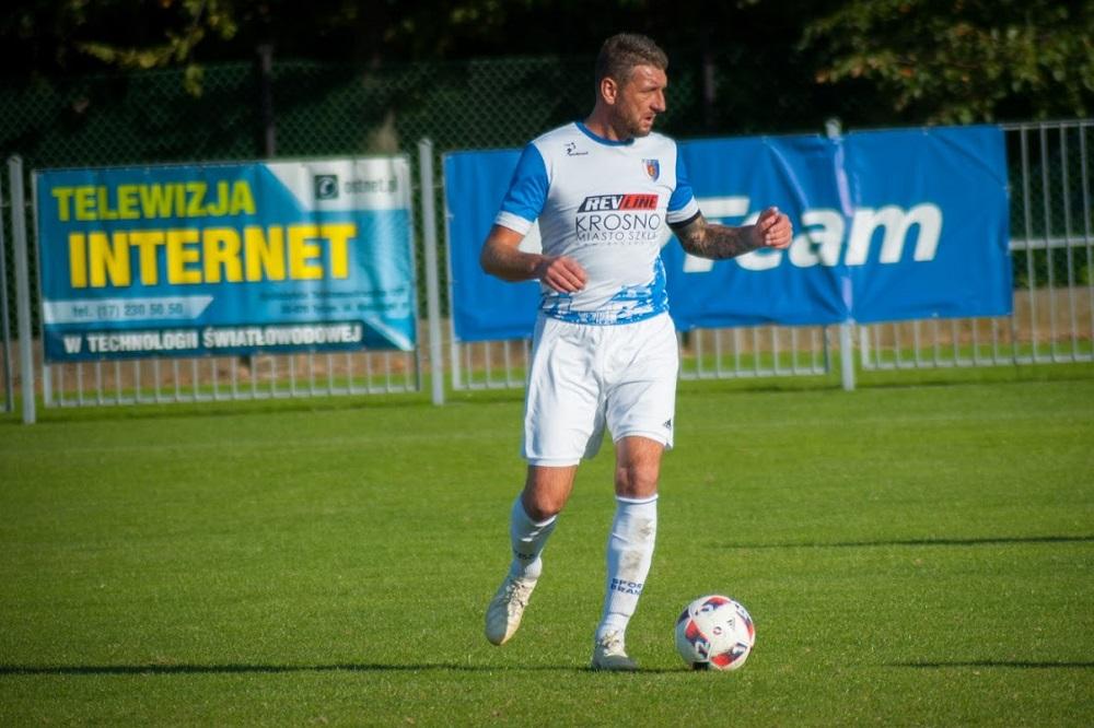 Czy Łukasz Zych poprowadzi Karpaty Krosno do kolejnej rundy Okręgowego Pucharu Polski? (fot. Krzysztof Kliś)