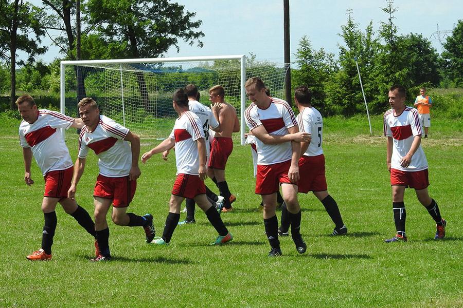 Zawodnicy LZS-u Wola Rzeczycka żeby awansować muszą odrobić dwubramkową stratę (fot. facebook LZS-u Wola Rzeczycka)