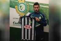 Licytacja dla Krystiana Pydycha: koszulka Macieja Makuszewskiego z Vitorii Setubal