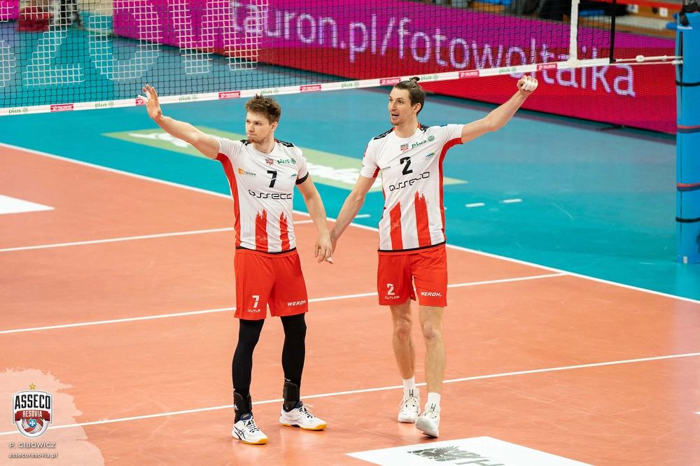 Maciej Muzaj (po prawej) ma trafić do Projektu Warszawa! (fot. Asseco Resovia)