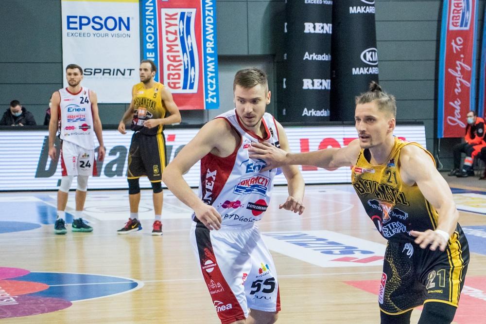 Marcin Nowakowski (na zdjęciu z lewej) będzie grał w przyszłym sezonie w PTG Rawlplug Sokole Łańcut. (fot. Enea Astoria Bydgoszcz)