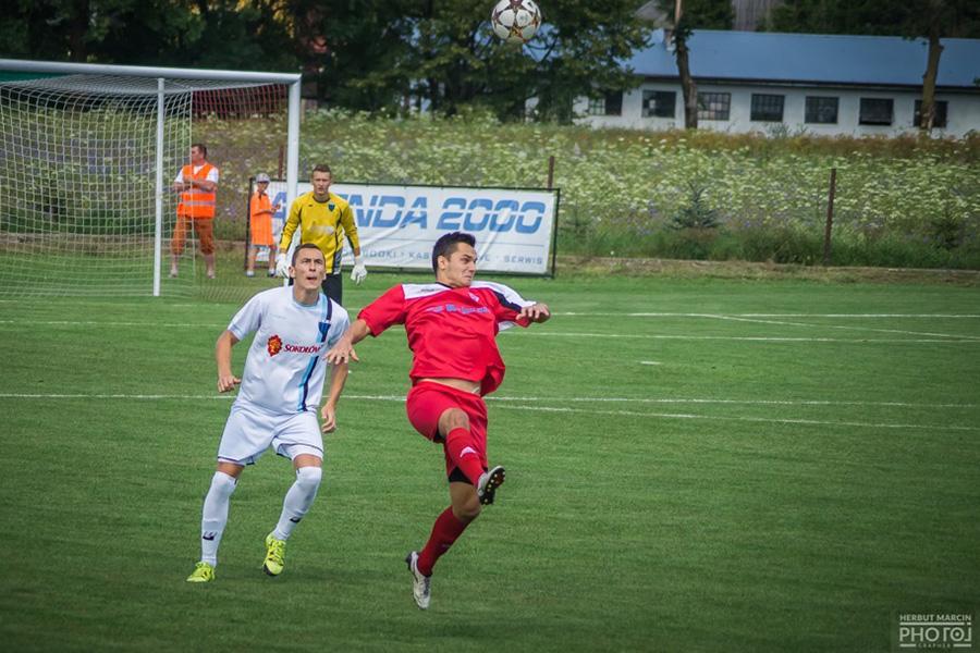 Marcin Sobol (w białej koszulce) wraca z JKS-u Jarosław do Polonii Przemyśl (fot. Marcin Herbut)