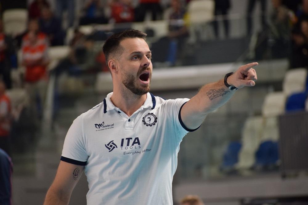 Mateusz Grabda widzi poprawę gry swojego zespołu. Fot. www.stalmielec.eu