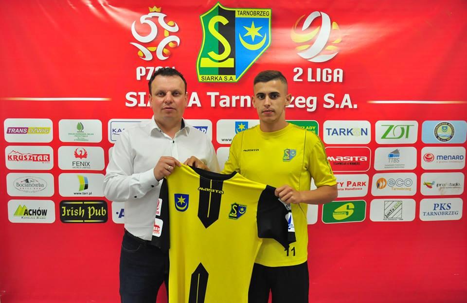 Mateusz Janeczko na zdjęciu z prezesem Siarki Tarnobrzeg (fot. facebook.com / Siarka Tarnobrzeg)