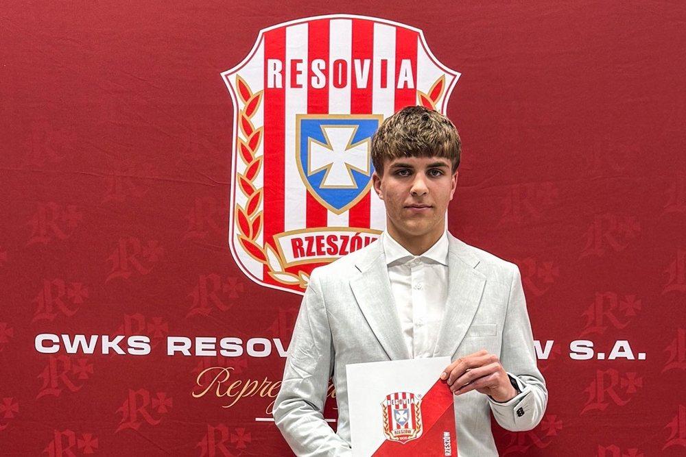 Piotr Matusek z profesjonalnym kontraktem w Resovii.  (fot. Resovia)