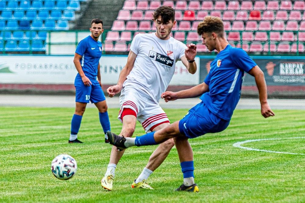 Mirosław Kmiotek (na zdjęciu) może nie zagrać już w sezonie 2021/22. (fot. Konrad Kwolek)