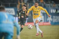 Piłkarze Motoru Lublin (żółto-niebieskie stroje) stracili wygraną w doliczonym czasie gry (fot. Łukasz Wójcik / Motor Lublin)