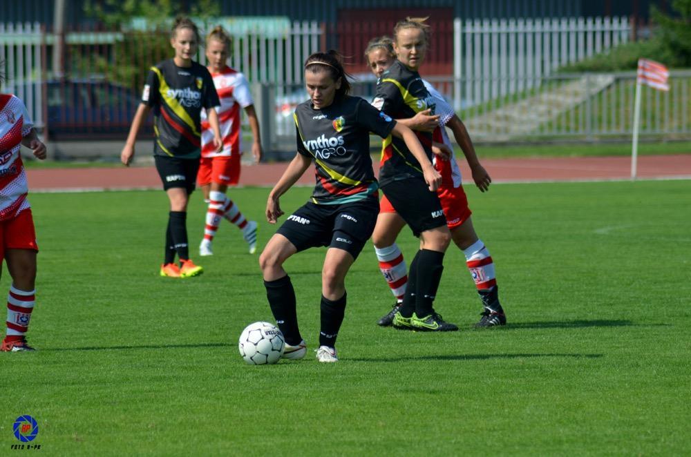 Patrycja Motyka - z piłką - ma zająć się pracą trenerską w szkółce Sokoła (fot. Adrianna Popkiewicz)