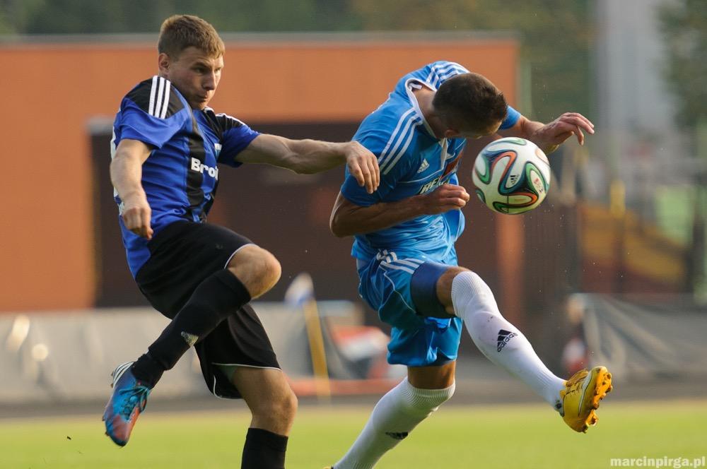 JKS Jarosław (granatowo-czarne stroje) rozpoczął treningi przed rundą wiosenną (fot. Marcin Pirga)