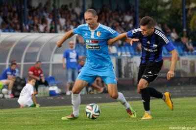 Jarosław Piątkowski (z lewej) strzelił jedną z bramek dla Karpat w sparingu z Siarką Tarnobrzeg (fot. Marcin Pirga / archiwum)