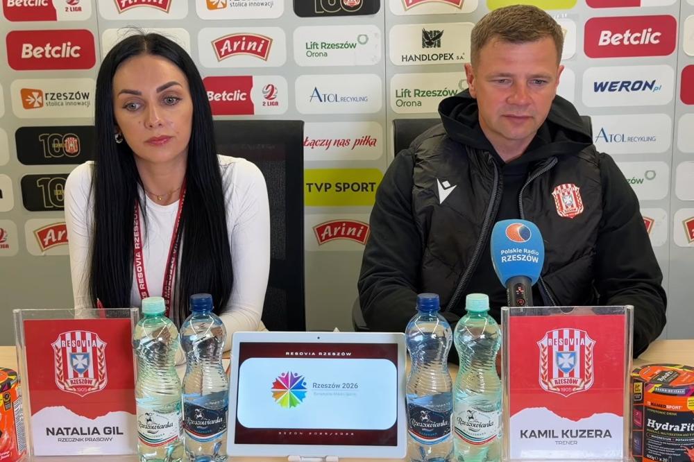 Trener Resovii Kamil Kuzera, obok Natalia Gil, rzecznik prasowy klubu (fot. youtube.com/resoviaTV)