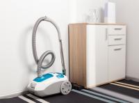 Odkurzacz pionowy czy tradycyjny? Poznaj zalety i wady poszczególnych rodzajów odkurzaczy
