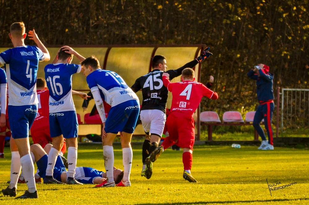 Robert Kurosz zdobył gola w 95. minucie i Orzeł Przeworsk zremisował z Wisłokiem Wiśniowa. (fot. Agnieszka Kulka)