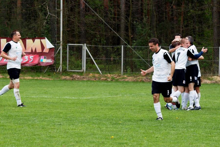 Piłkarze Ostrovii Ostrowy Baranowskie pokonali Victorię Czermin 3-2 (fot. ostrowybaranowskie.futbolowo.pl / archiwum)