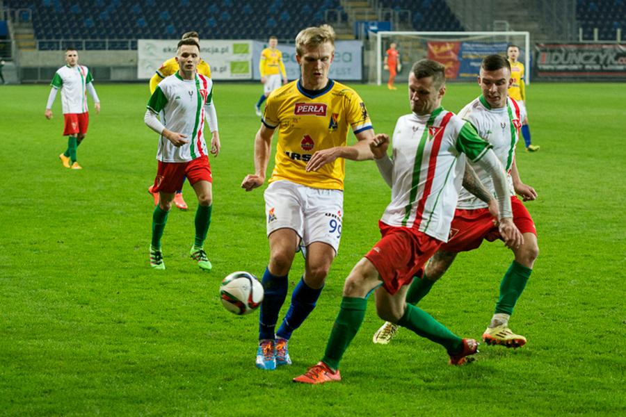 Paweł Piątek w żółtej koszulce, jeszcze w barwach Motoru Lublin (fot. Łukasz Wiszniewski / motorlublin.eu)