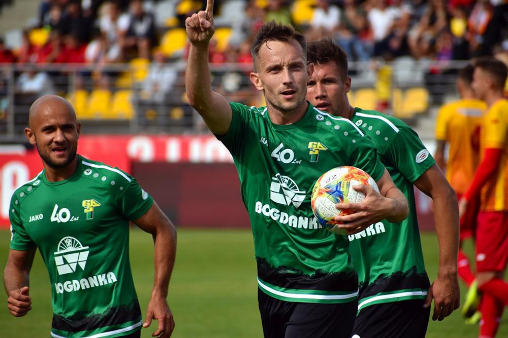 Paweł Wojciechowski (na zdjęciu trzyma piłkę) przeniesie się z Górnika Łęczna do Apklan Resovii? (fot. gornik-leczna.com)