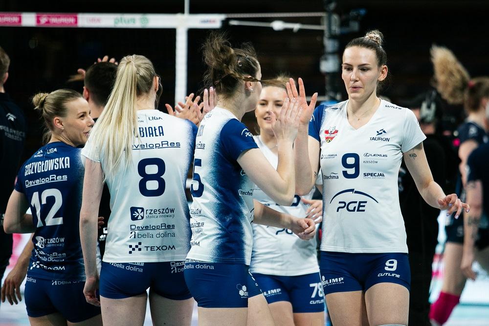 Rzeszowianki zakończyły obecny sezon ze srebrnym medalem. Fot. Monika Pliś. 