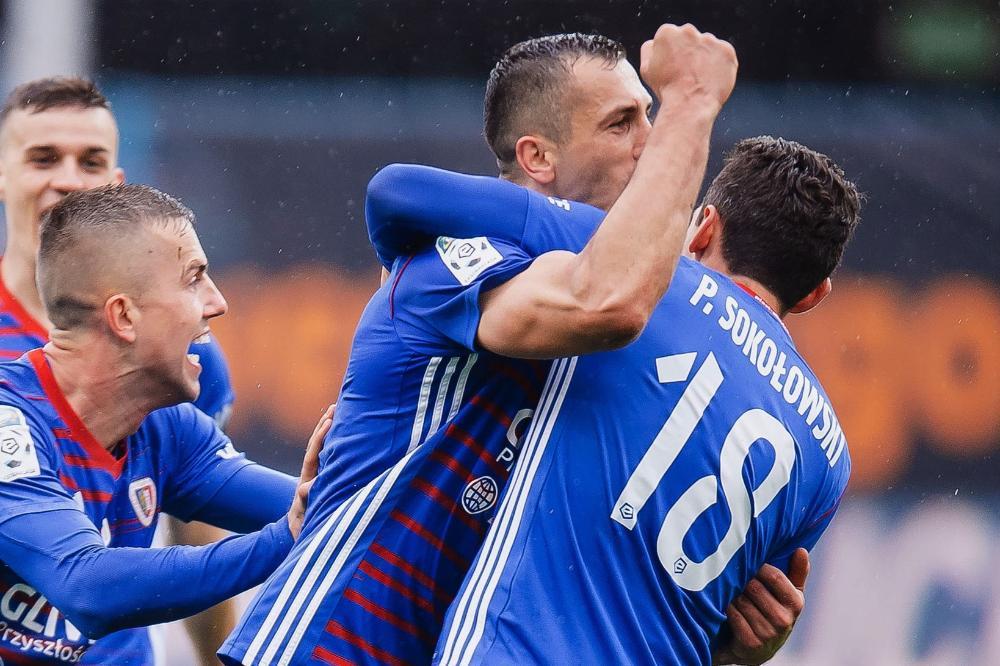 Piast Glwice przegrywał już 0-2, ale ostatecznie zdołał pokonać Bruk-Bet Termalikę Nieciecza 4-2 (fot. facebook.com/piastgliwice)