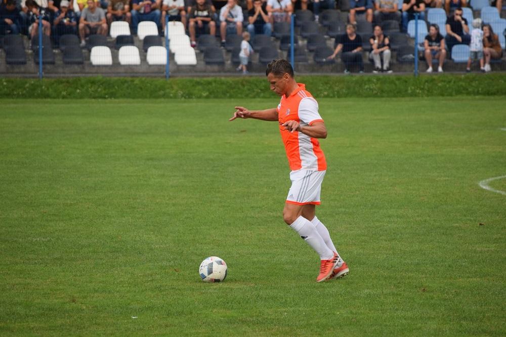 Piast Tuczempy podzielił się punktami z Sokołem Nisko. Obie ekipy były na prowadzeniu w tym meczu. (fot. JKS Jarosław)