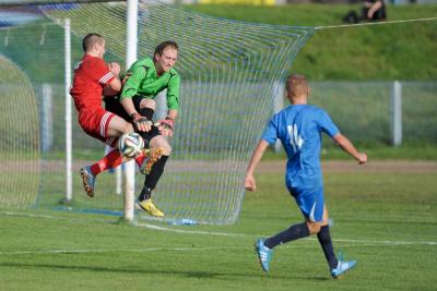 Piotr Krzanowski (na zdjęciu w trakcie interwencji) pomógł Polonii Przemyśl wygrać z Hetmanem Zamość (fot. archiwum)