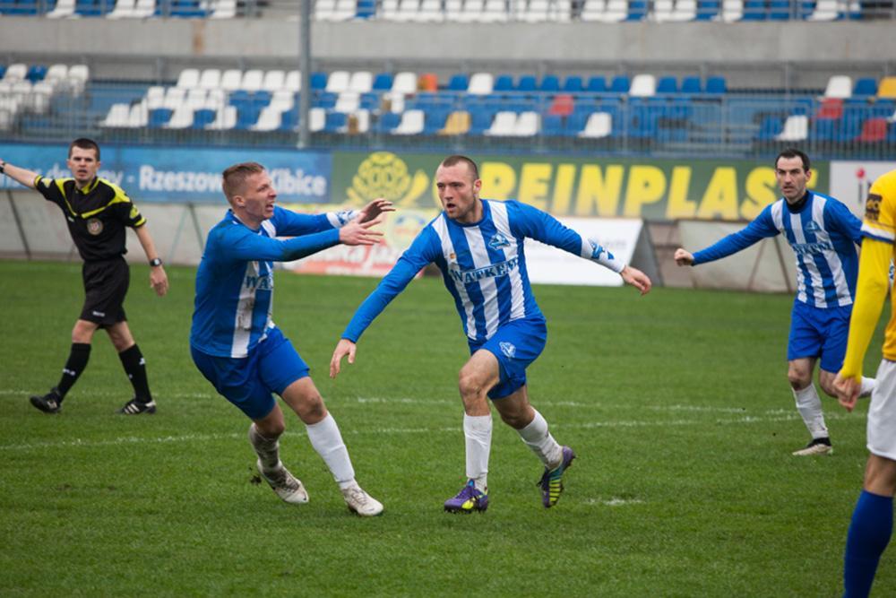 Piotr Prędota (na zdjęciu w środku) jest bliski przejścia ze Stali Rzeszów do Avii Świdnik (fot. Marcin Baran)