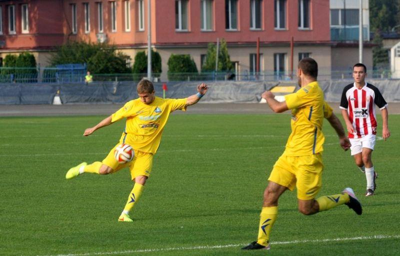 Piotr Murawski (na zdjęciu uderza piłkę) odchodzi ze Stali Rzeszów. Będzie wytępował w Olimpii Zambrów (fot. stalrzeszow.pl)