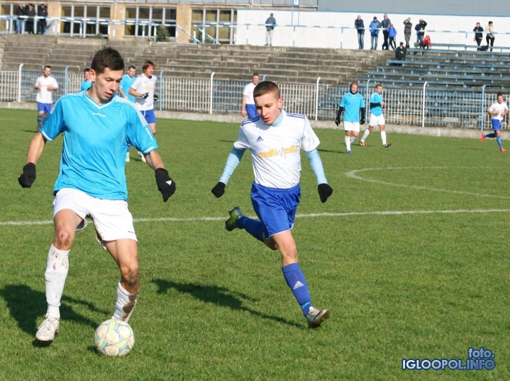 Tomasz Nalepka (na zdjęciu z piłką) grał już w seniorskiej drużynie Igloopolu (fot. igloopol.info)