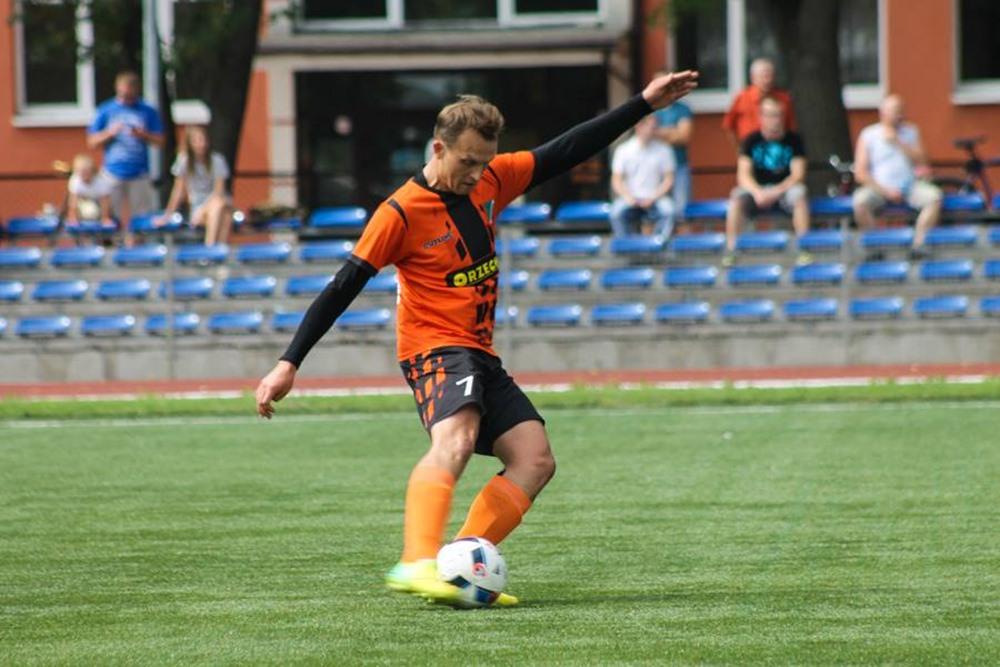 Marcin Hopek zagrał już w pierwszym meczu Kolbuszowianki w nowym sezonie, w którym spadkowicz przegrał na wyjeździe 0-1 z rezerwami Stali Mielec (fot. facebook.com/kolbuszowianka1948)