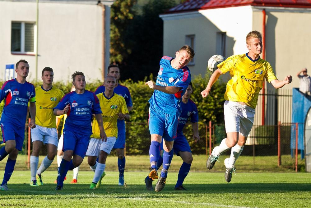 Partyzant Targowiska (na niebiesko) dopisał do swojego dorobku kolejne punkty. (fot. Tomasz Sowa)