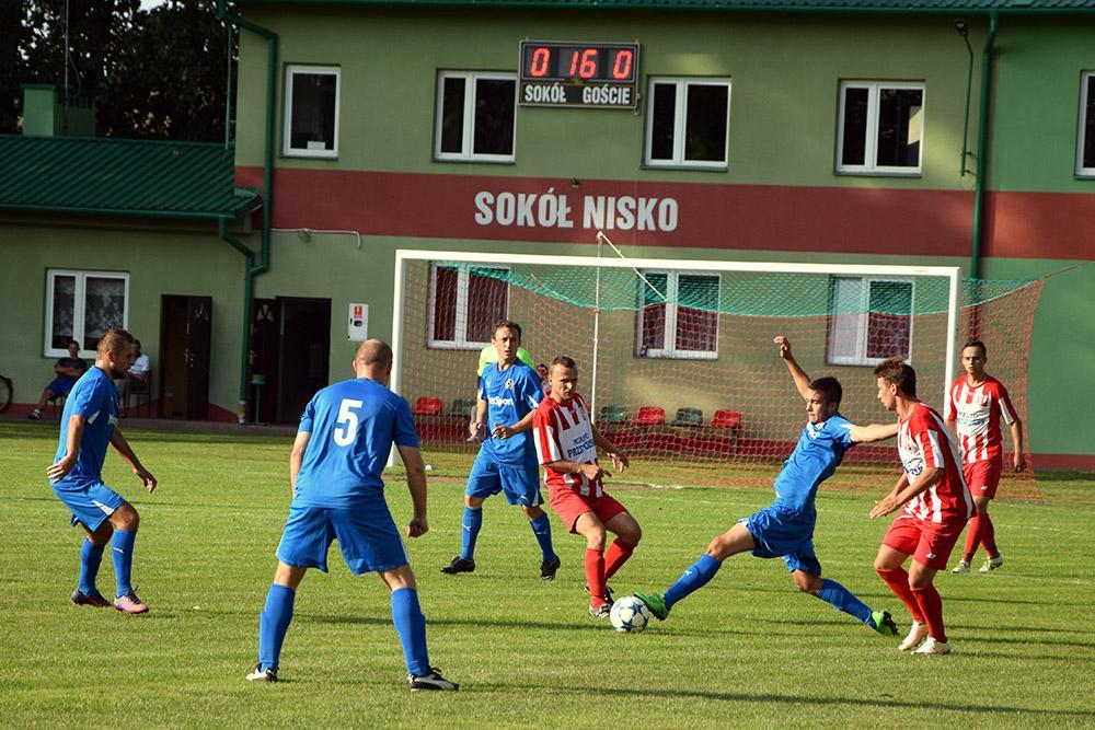 Niżanie stracili punkty, ale nie powiększyli straty do lidera (fot. Krystian Pietrycha)